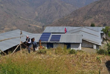 Système d'alimentation solaire pour village
